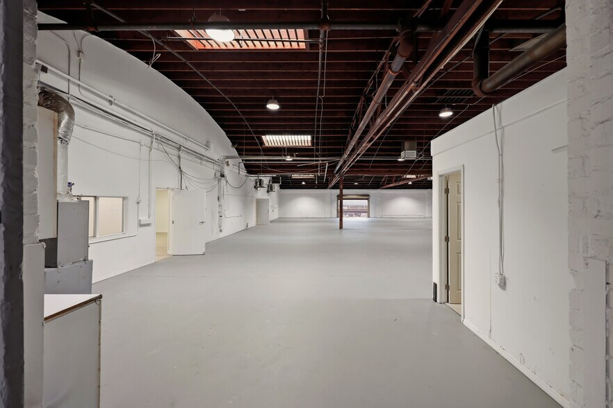 More Photos Of 2529 Chambers St, Vernon Warehouse For Lease