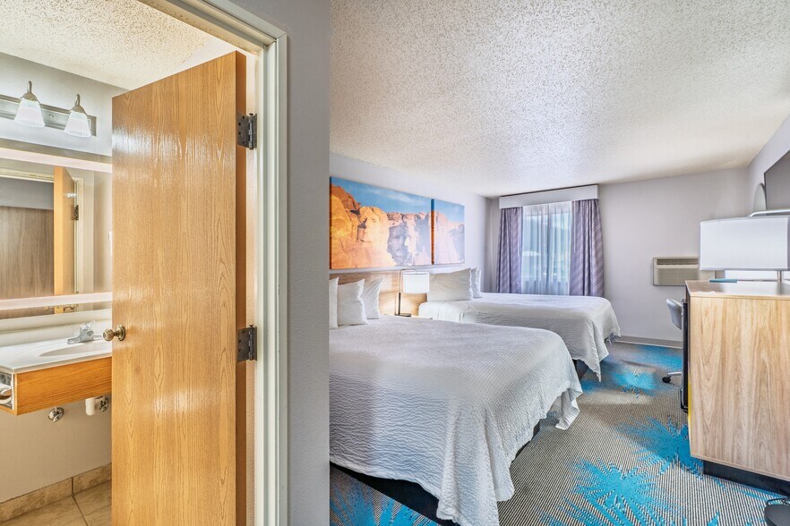 More Photos Of 519 Crook St, Custer Hotel For Sale