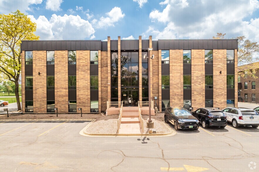 More Photos Of 240 E Lake St, Addison Office For Lease