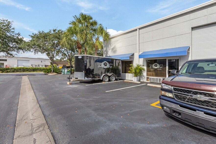 More Photos Of 4110 Enterprise Ave, Naples Unknown For Lease