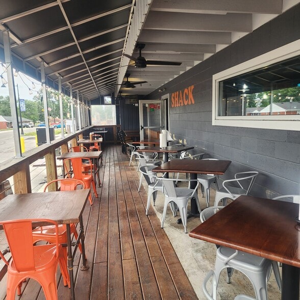 More Photos Of 82 S Baldwin St, Bargersville Restaurant For Lease