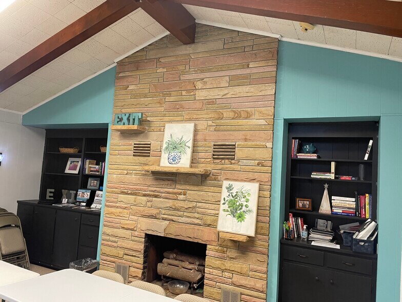 More Photos Of 5075 Main St, Spring Hill Freestanding For Lease