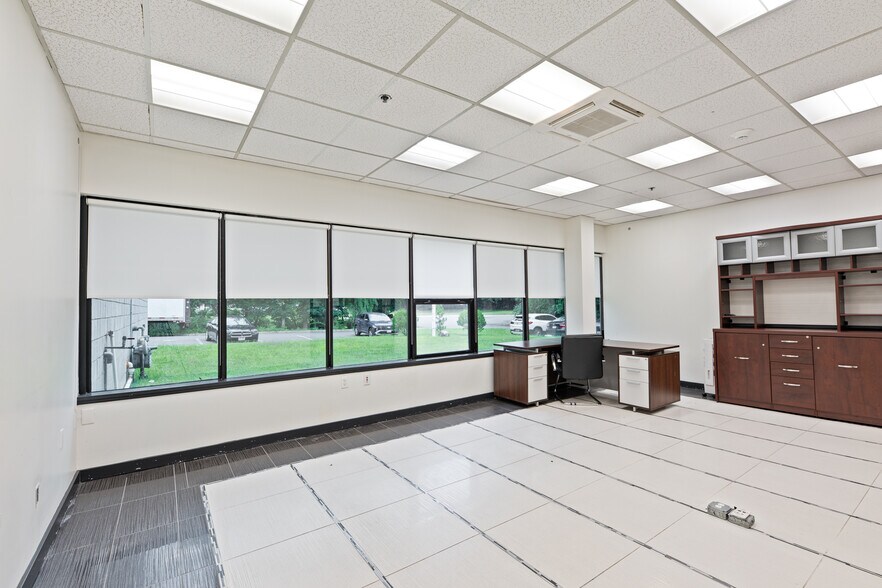 More Photos Of 1 Alpine Ct, Chestnut Ridge Warehouse For Lease