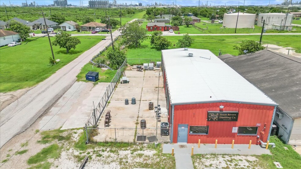 Primary Photo Of 202 S Gulf Blvd, Freeport Warehouse For Sale