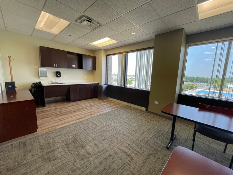 More Photos Of 4749 Lincoln Mall Dr, Matteson Office For Lease
