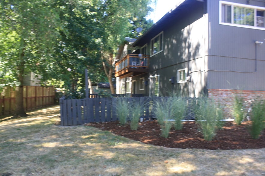 More Photos Of 1184 NE Turner Dr, Hillsboro Apartments For Sale