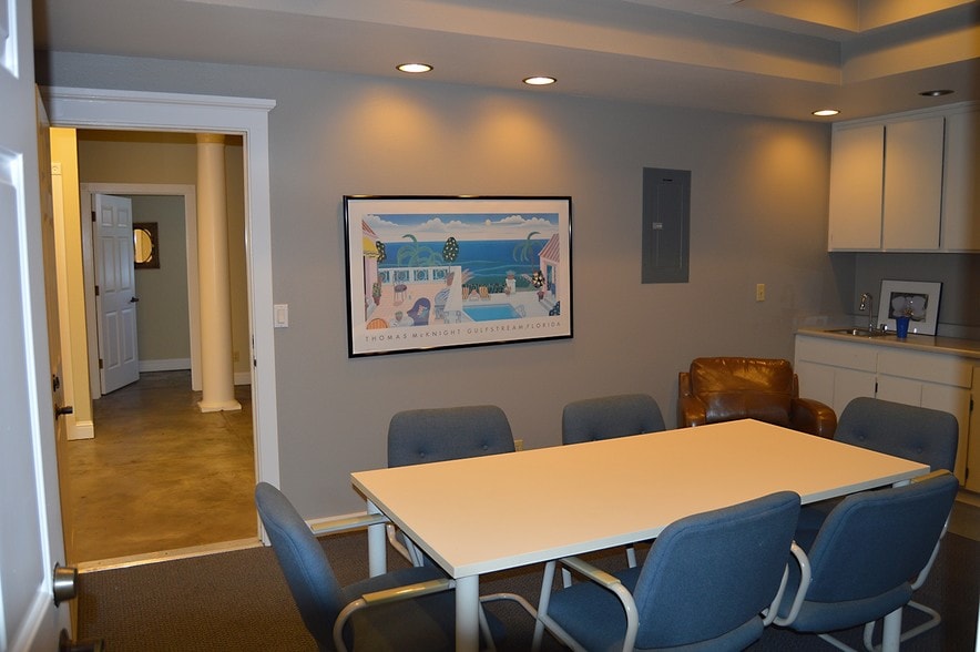 More Photos Of 509 7th St, Santa Rosa Storefront Retail Residential For Lease