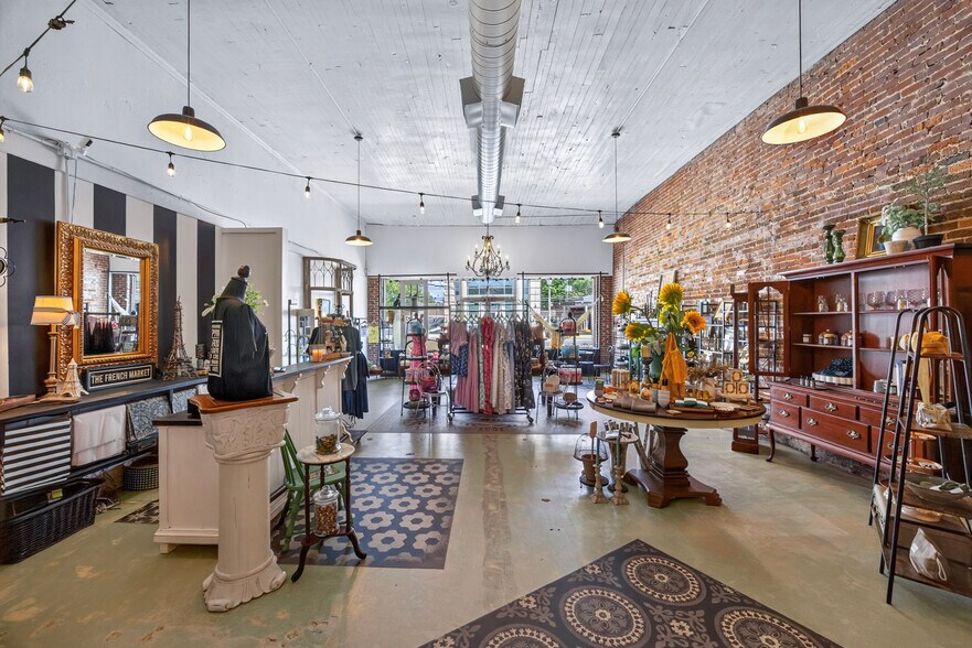 More Photos Of 107 W Commercial Ave, Monterey Office For Sale