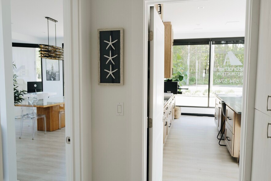 More Photos Of 81 Montauk Hwy, Wainscott Storefront Retail Office For Lease