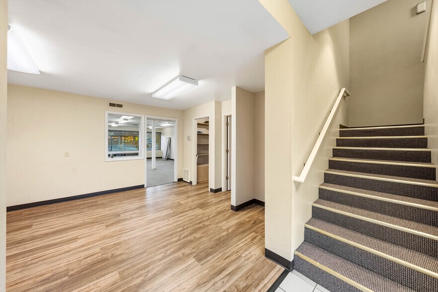 More Photos Of 735 SE 7th St, Grants Pass Office For Sale