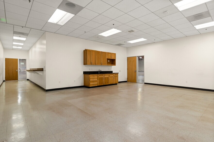 More Photos Of 21329 Nordhoff St, Chatsworth Distribution For Lease