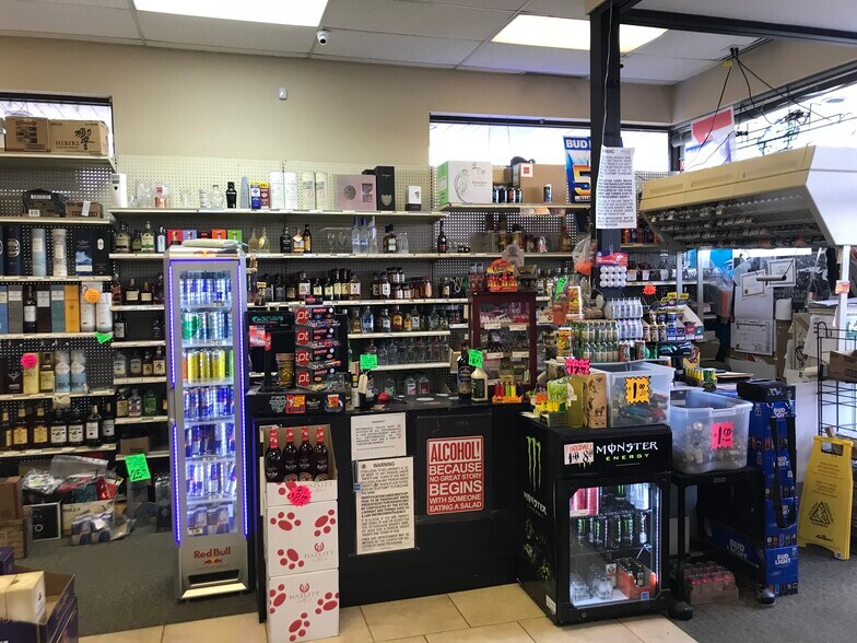 More Photos Of 529 Iris Dr, Sterling General Retail For Sale