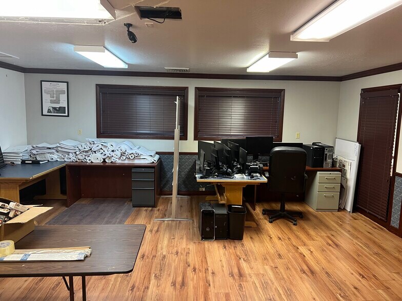 More Photos Of 887 S Orem Blvd, Orem Office For Sale