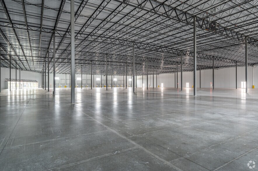 More Photos Of 1801 S Shiloh Rd, Garland Distribution For Lease