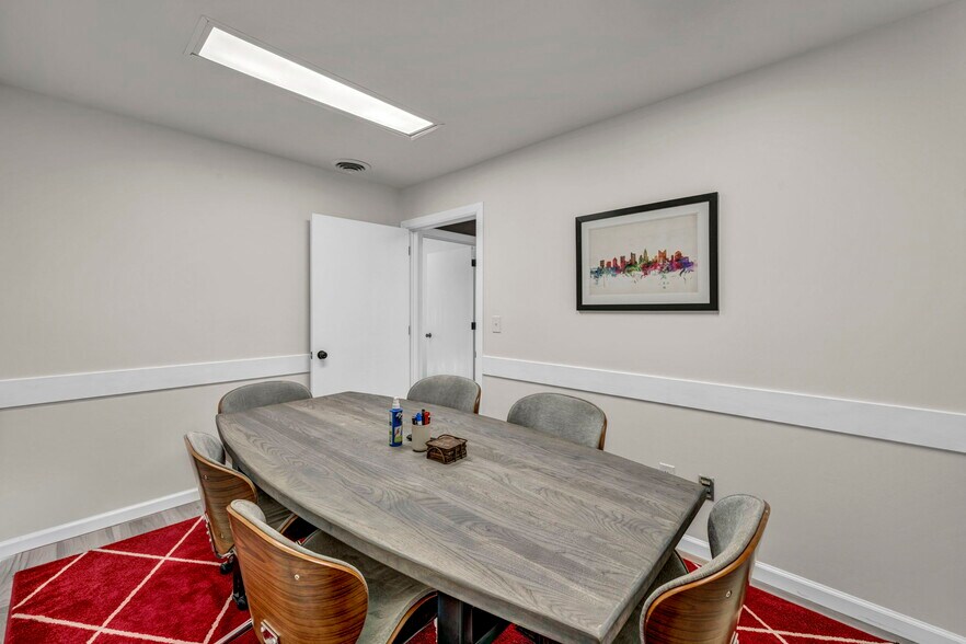 More Photos Of 1824 E Broad St, Columbus Office Residential For Lease