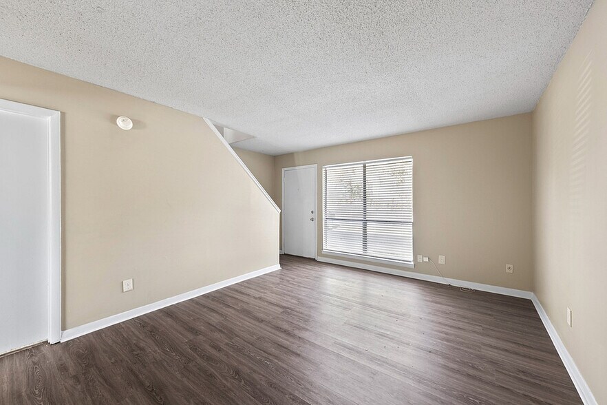 More Photos Of 856 Park Brook Trl, Birmingham Apartments For Sale