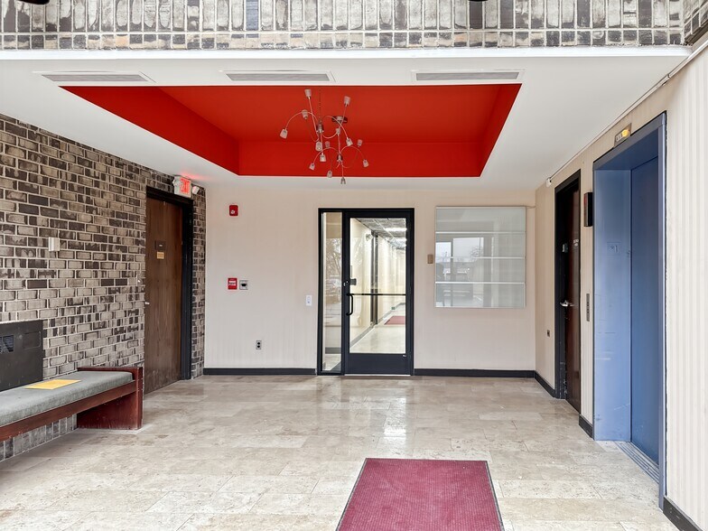 More Photos Of 6450 Farmington Rd, West Bloomfield Coworking Space