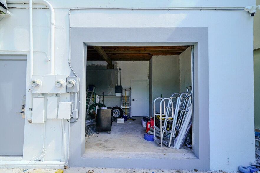 More Photos Of 131-135 Ellis Dr, Tavernier Storefront Retail Residential For Sale