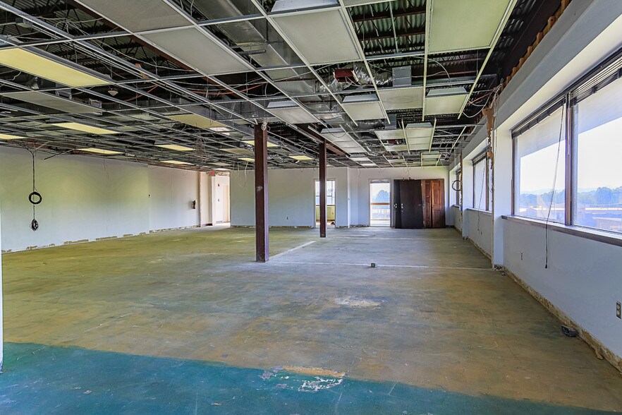 More Photos Of 1616 W Market St, Johnson City Medical For Lease