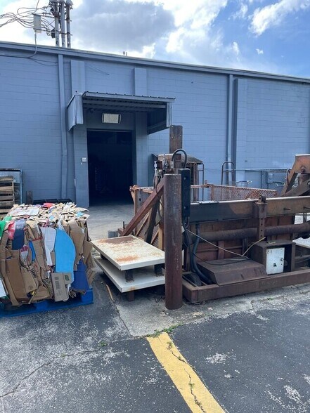 More Photos Of 12859-12871 SW Sr-45, Archer Supermarket For Sale