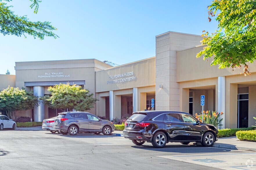 More Photos Of 7525 N Cedar Ave, Fresno Loft Creative Space For Lease