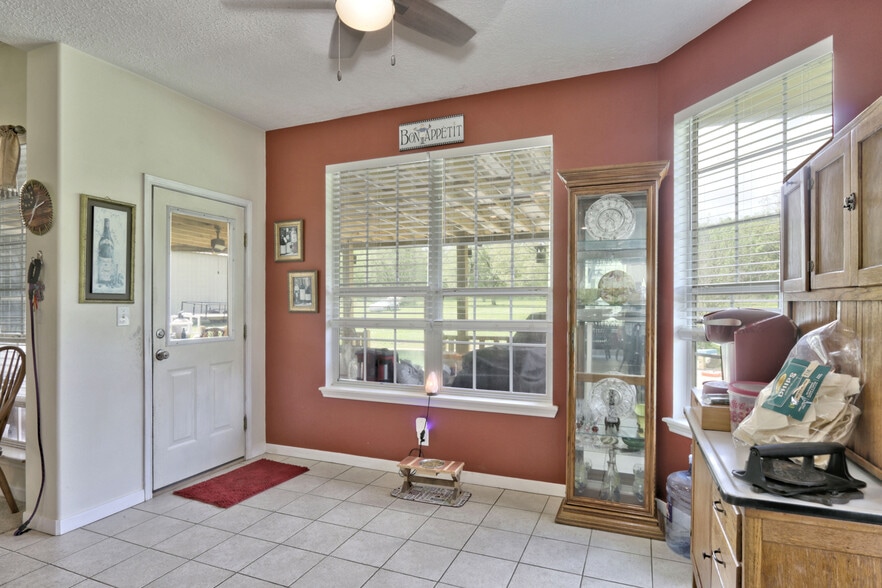 More Photos Of 18135 N Highway 75, Willis Specialty For Sale