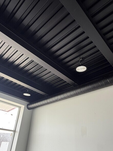 More Photos Of 16313 North Fwy, Houston Distribution For Lease