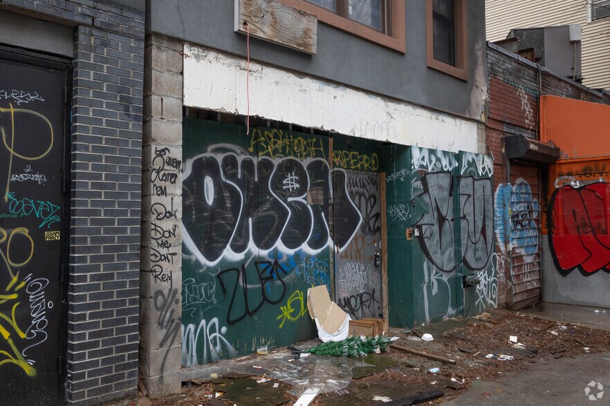 More Photos Of 135 Boerum St, Brooklyn Apartments For Sale