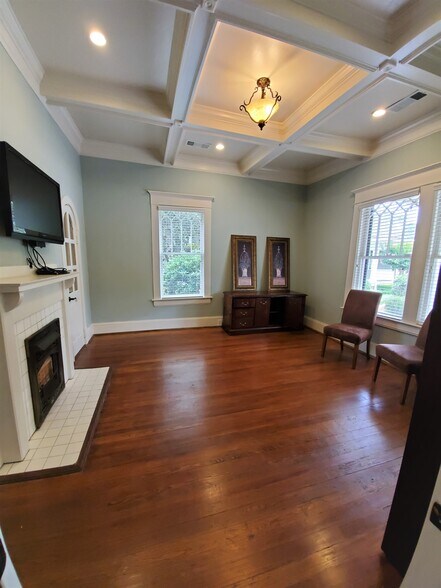 More Photos Of 235 S Glynn St, Fayetteville Office For Lease