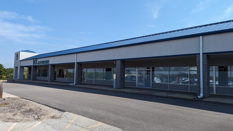 More Photos Of 420-482 Wylie Dr, Normal General Retail For Sale