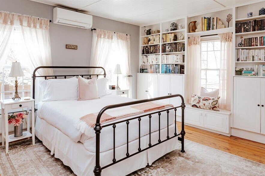 More Photos Of 42 Hyde Rd, Brooklyn Hospitality For Sale