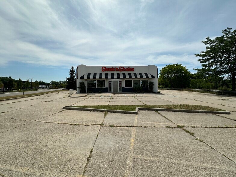 More Photos Of 4550 28th St SE, Grand Rapids General Retail For Sale