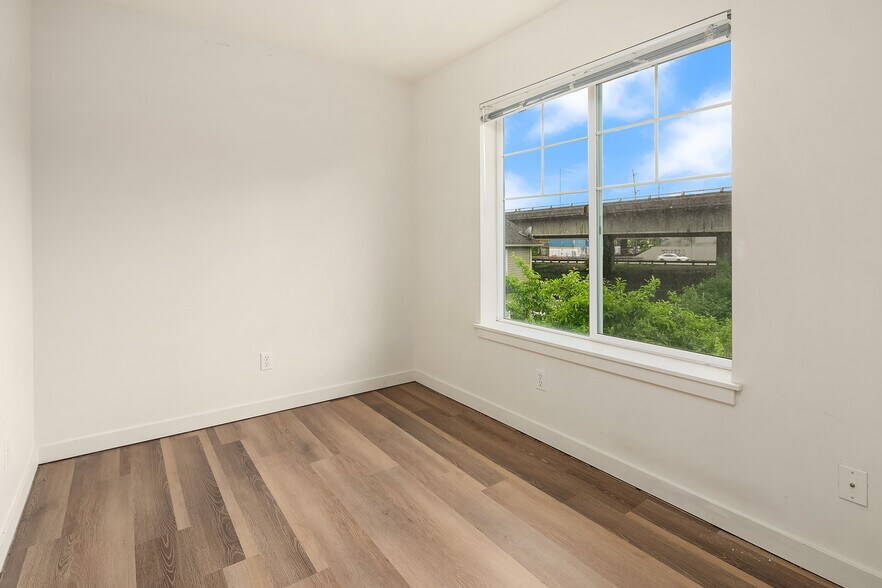 More Photos Of 4218 Pasadena Pl NE, Seattle Apartments For Sale