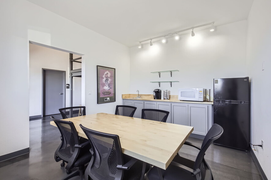 More Photos Of 955 Merchant Ct, Windsor Flex For Sale