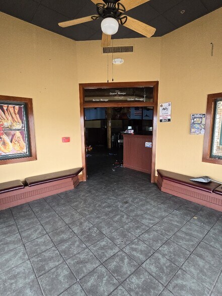 More Photos Of 927 S Route 51, Forsyth Restaurant For Lease