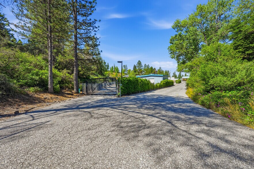 More Photos Of 1025 Idaho Maryland Rd, Grass Valley Warehouse For Lease