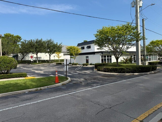 More Photos Of 800 W Indiantown Rd, Jupiter Storefront Retail Office For Lease