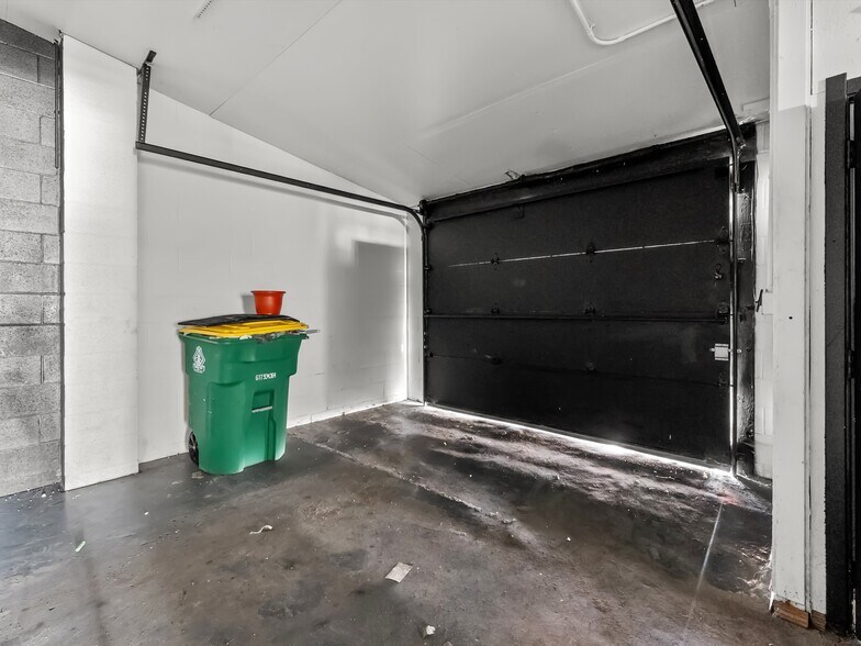 More Photos Of 1930 E Mason St, Green Bay Freestanding For Lease