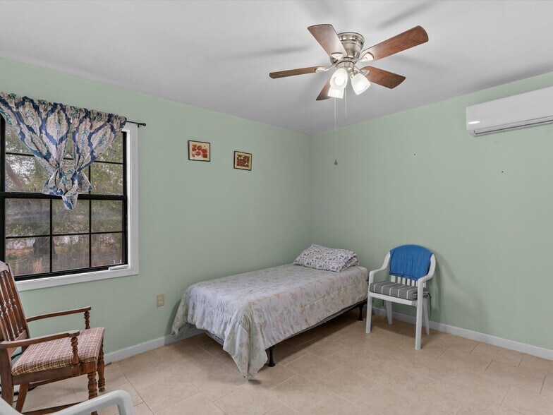 More Photos Of 901 Haven Dr, Dothan Flex For Sale