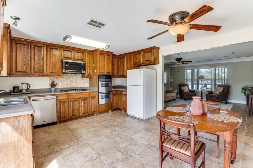 More Photos Of 1003 FM664 Ferris, TX, Red Oak Office For Sale