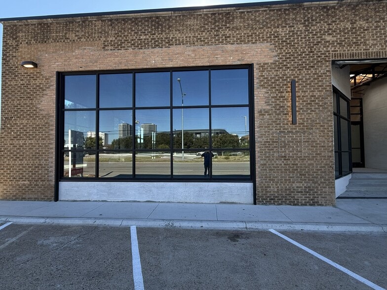 More Photos Of 1937 Irving Blvd, Dallas Showroom For Lease