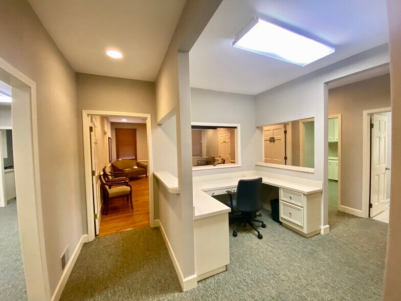 More Photos Of 7041 St Andrews Rd, Columbia Medical For Lease