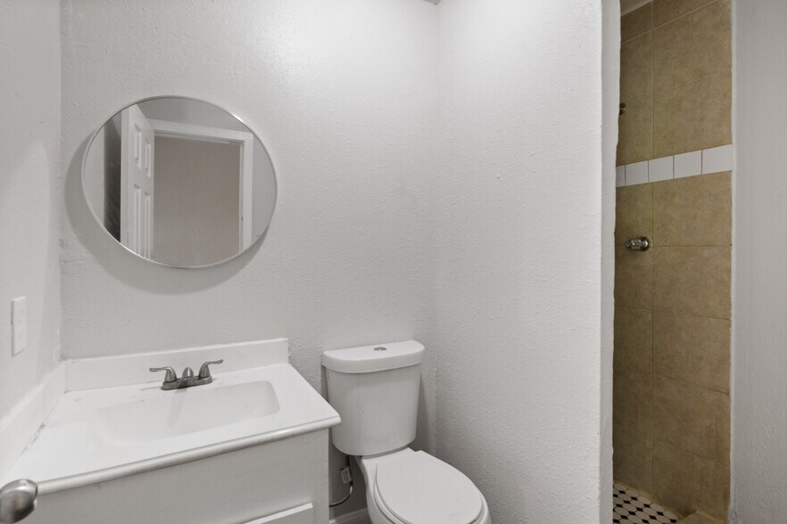 More Photos Of 8114 Stedman St, Houston Apartments For Sale