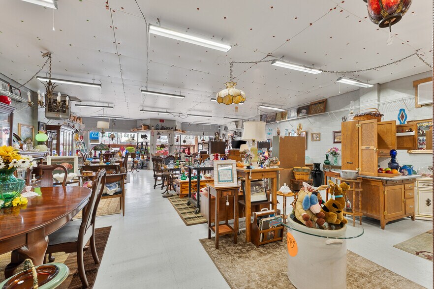 More Photos Of 727-735 14th St W, Huntington Storefront For Sale