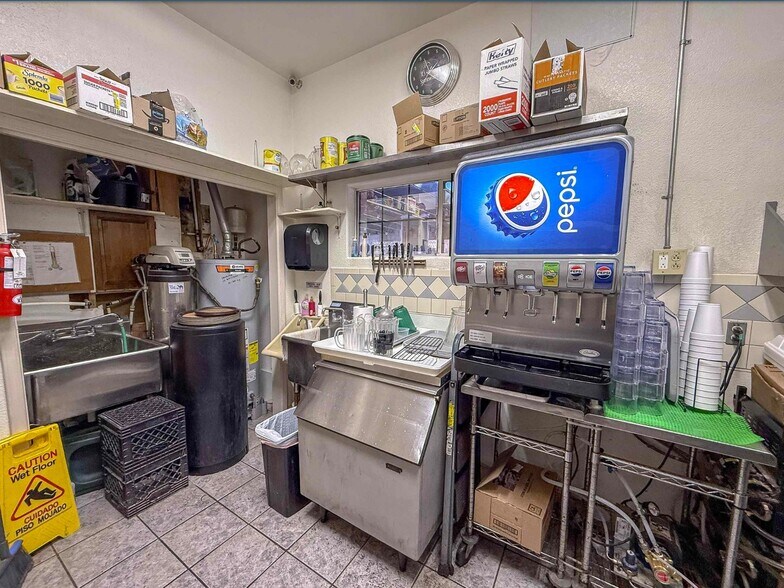 More Photos Of 2203 1st St, Alamogordo General Retail For Sale