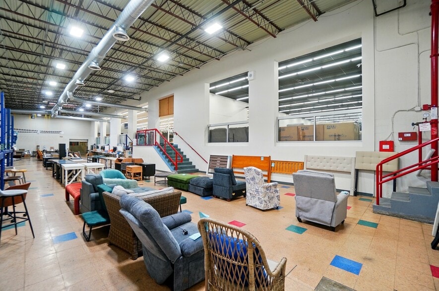 More Photos Of 50 Eswin St, Cincinnati Freestanding For Sale