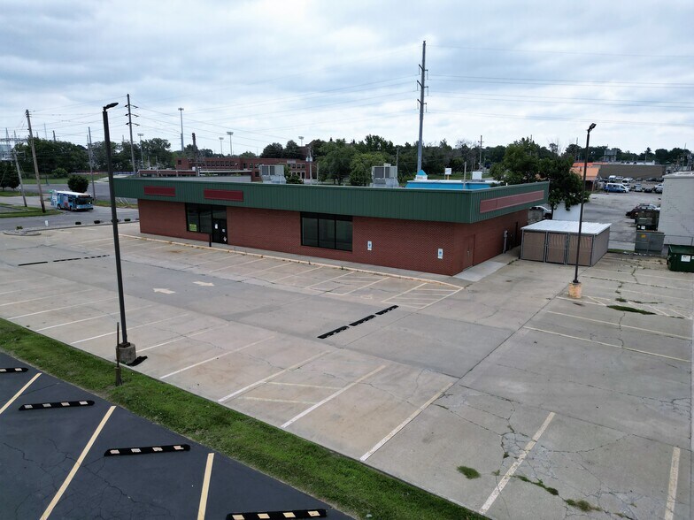 More Photos Of 2875 N Water St, Decatur Freestanding For Lease