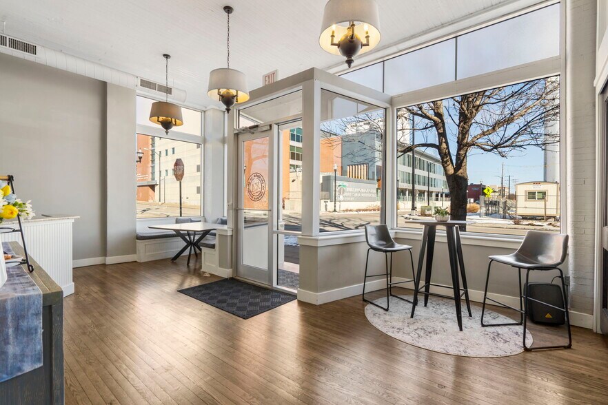 More Photos Of 429-431 N Boonville Ave, Springfield General Retail For Lease