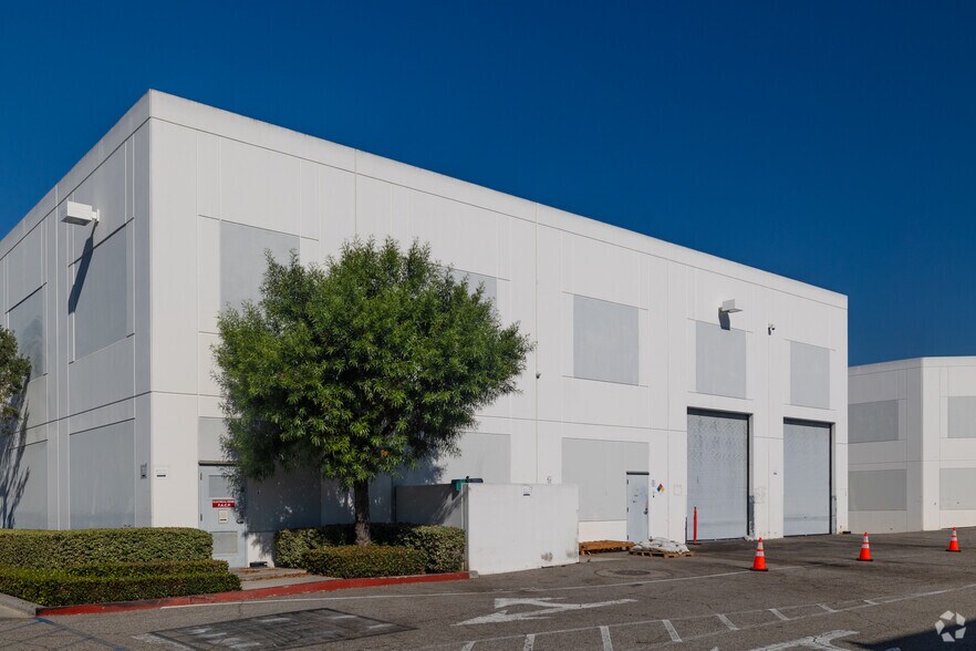 More Photos Of 3501 Jack Northrop Ave, Hawthorne Warehouse For Lease