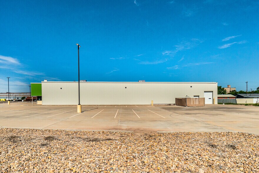 More Photos Of 908 NW 6th St, Tulia Freestanding For Sale